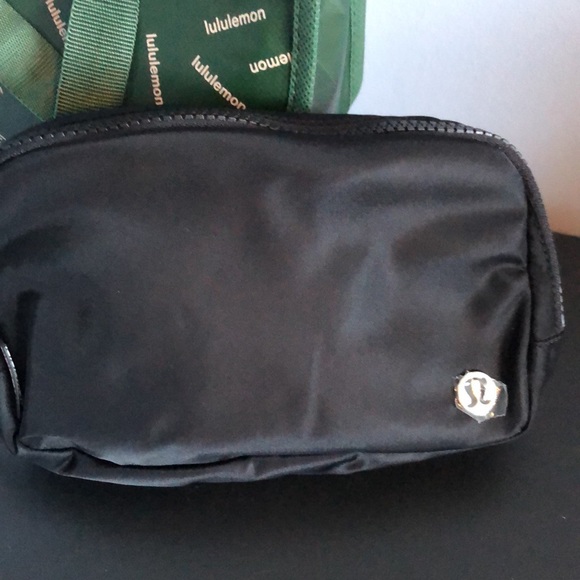 Black Lululemon Everywhere Belt Bag - Picture 2 of 5